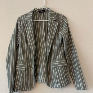 Gray and whit stripe blazer with front pockets